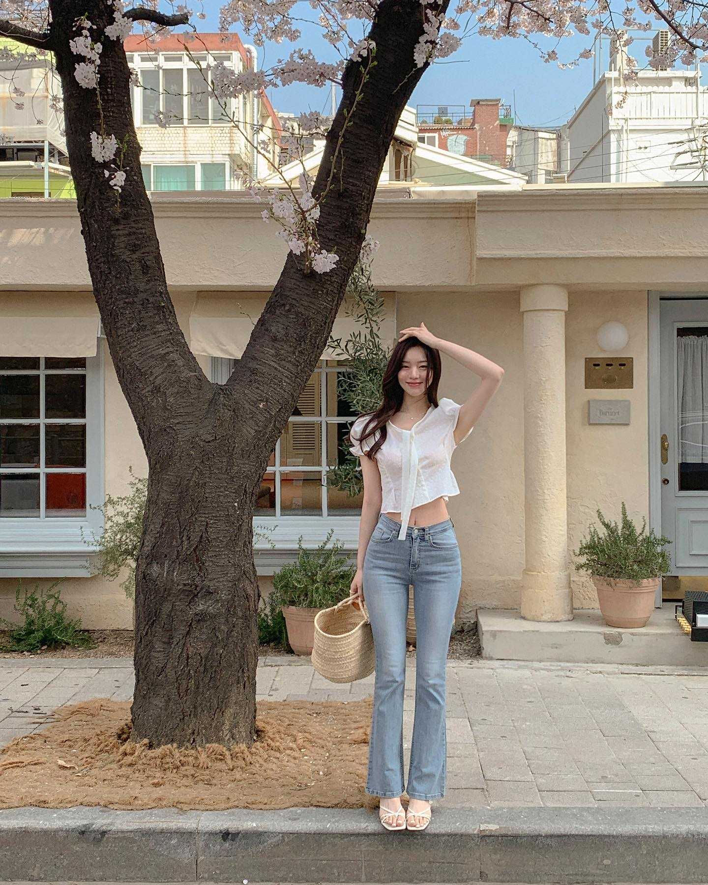Bí quyết mặc đẹp mùa hè: 5 cách tôn dáng cho mọi chiều cao